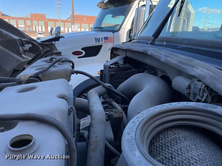 image for item LJ9548 1997 Ford LTA9000  semi truck