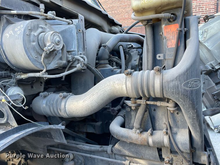 image for item LJ9548 1997 Ford LTA9000  semi truck