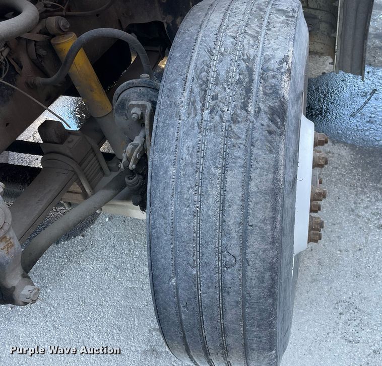 image for item LJ9548 1997 Ford LTA9000  semi truck