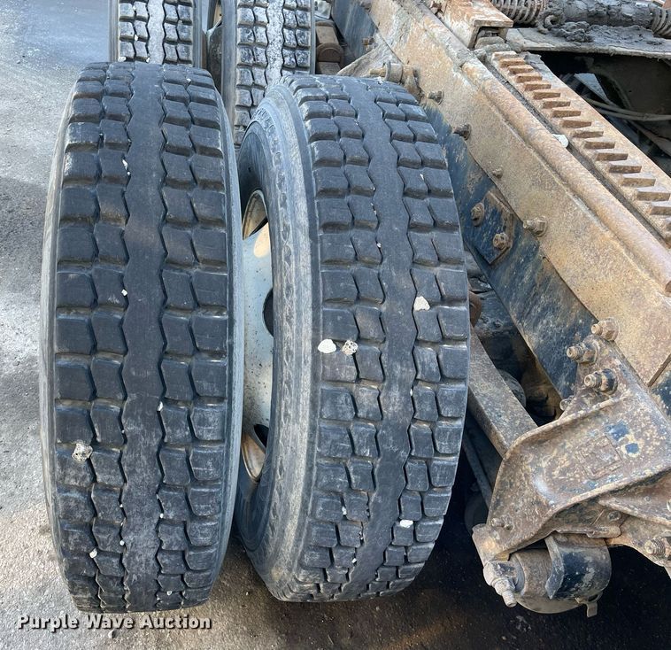 image for item LJ9548 1997 Ford LTA9000  semi truck