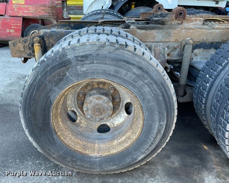 image for item LJ9548 1997 Ford LTA9000  semi truck