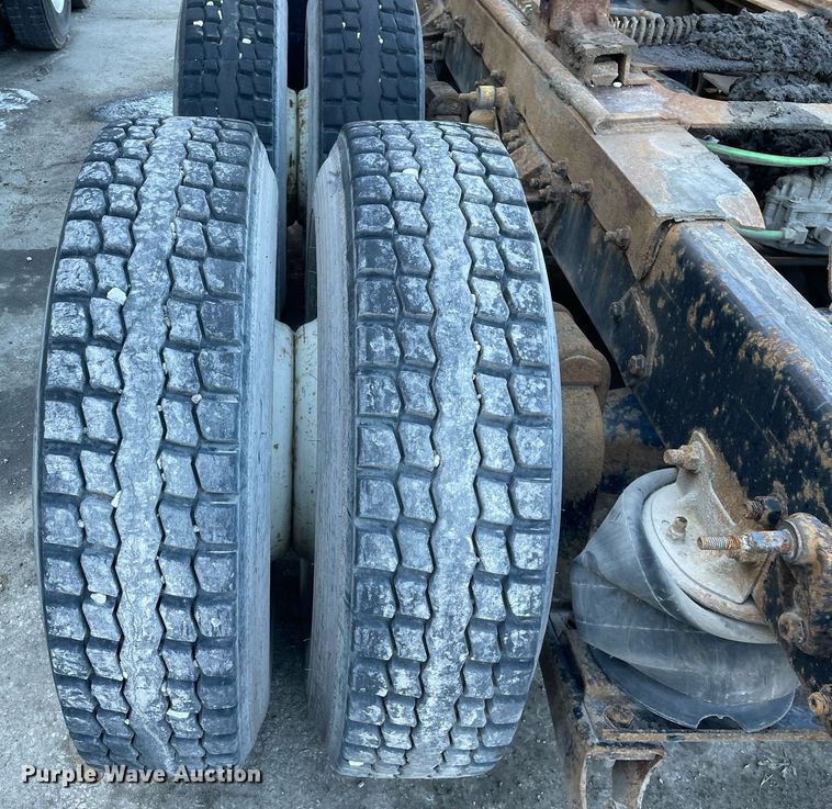 image for item LJ9548 1997 Ford LTA9000  semi truck