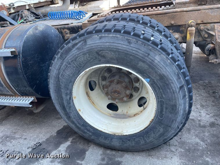 image for item LJ9548 1997 Ford LTA9000  semi truck