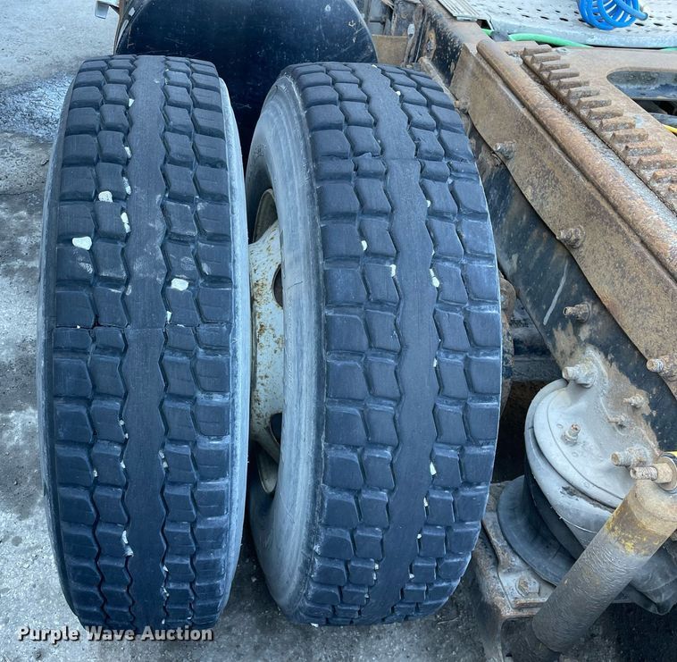 image for item LJ9548 1997 Ford LTA9000  semi truck