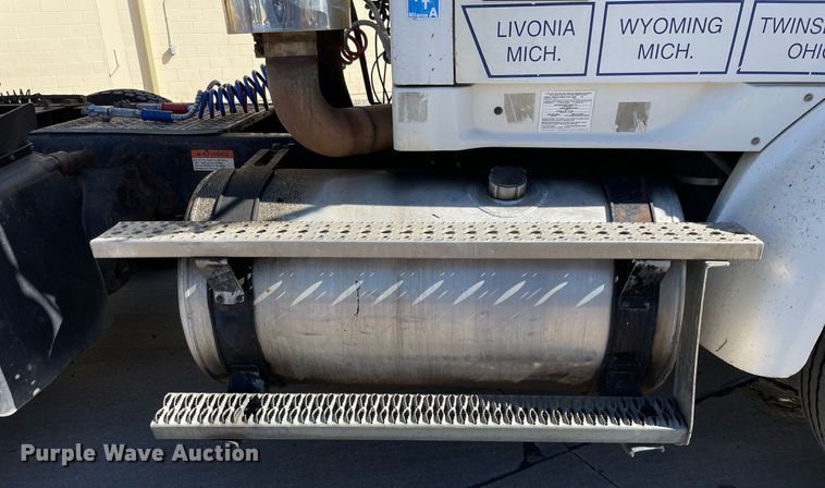 image for item LJ9549 2006 Sterling AT9500  semi truck