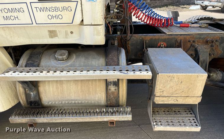 image for item LJ9549 2006 Sterling AT9500  semi truck