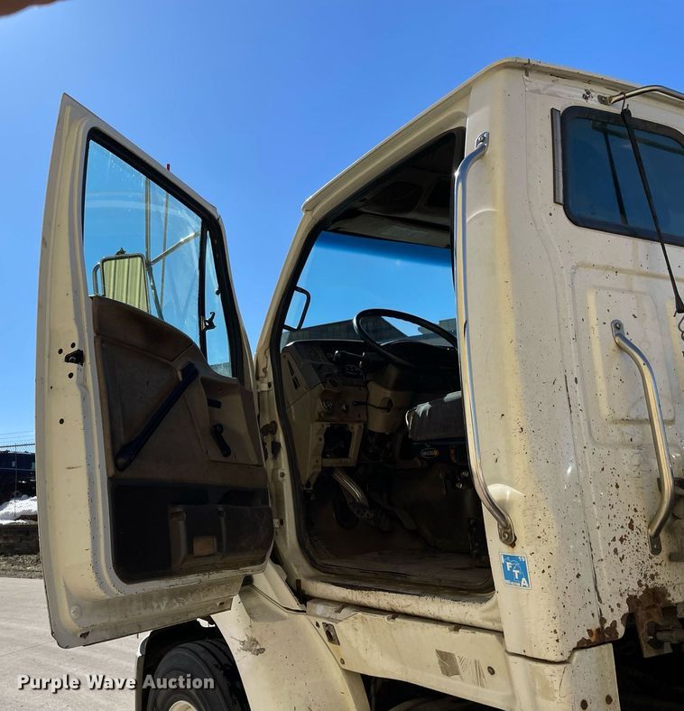 image for item LJ9549 2006 Sterling AT9500  semi truck