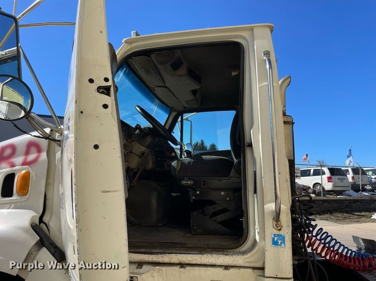 image for item LJ9549 2006 Sterling AT9500  semi truck