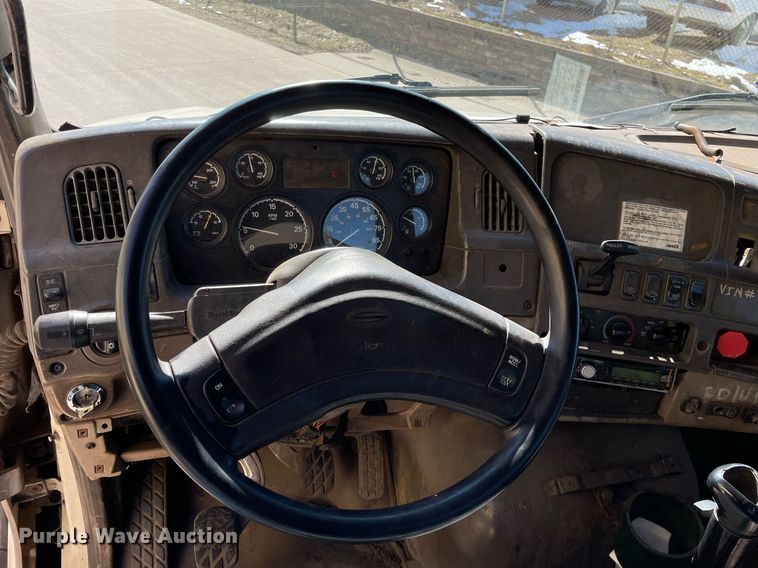 image for item LJ9549 2006 Sterling AT9500  semi truck