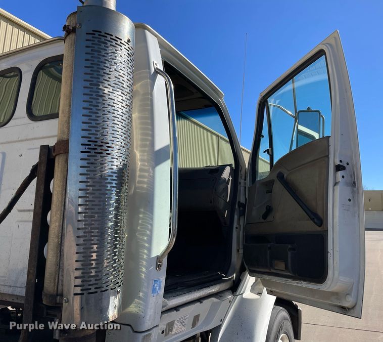 image for item LJ9549 2006 Sterling AT9500  semi truck