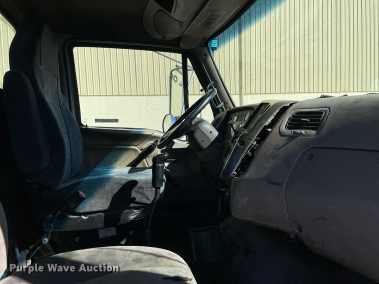 image for item LJ9549 2006 Sterling AT9500  semi truck