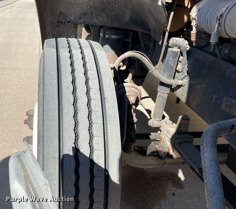 image for item LJ9549 2006 Sterling AT9500  semi truck