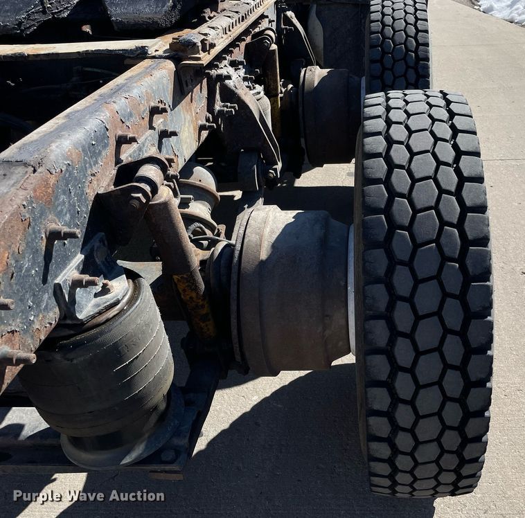 image for item LJ9549 2006 Sterling AT9500  semi truck