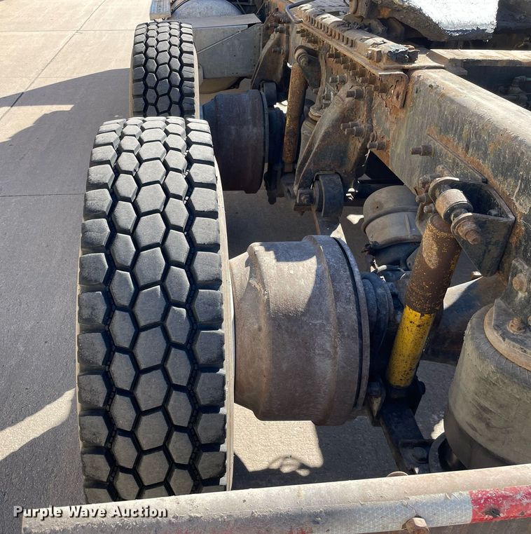 image for item LJ9549 2006 Sterling AT9500  semi truck