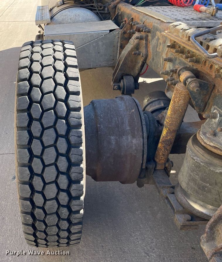 image for item LJ9549 2006 Sterling AT9500  semi truck