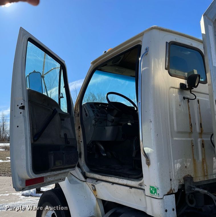 image for item LJ9550 2006  Sterling  semi truck