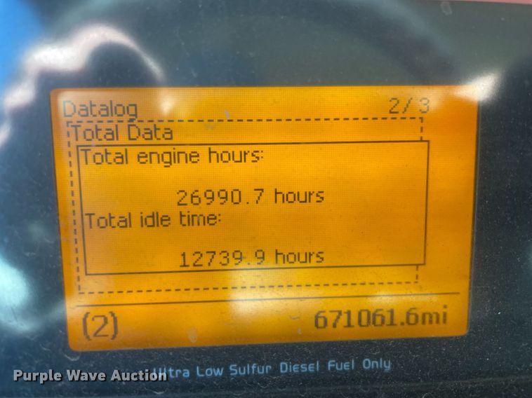 image for item LJ9551 2013 Volvo  semi truck