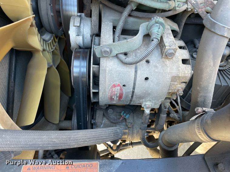 image for item LJ9551 2013 Volvo  semi truck