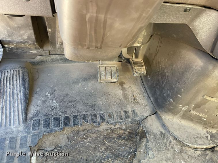 image for item LJ9552 2015 Volvo  semi truck