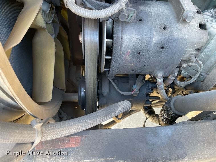 image for item LJ9552 2015 Volvo  semi truck