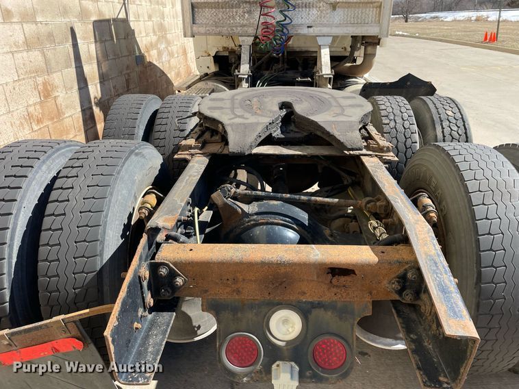 image for item LJ9553 2006 Sterling  semi truck