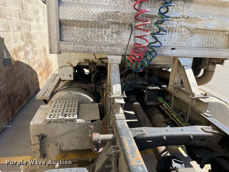 image for item LJ9553 2006 Sterling  semi truck