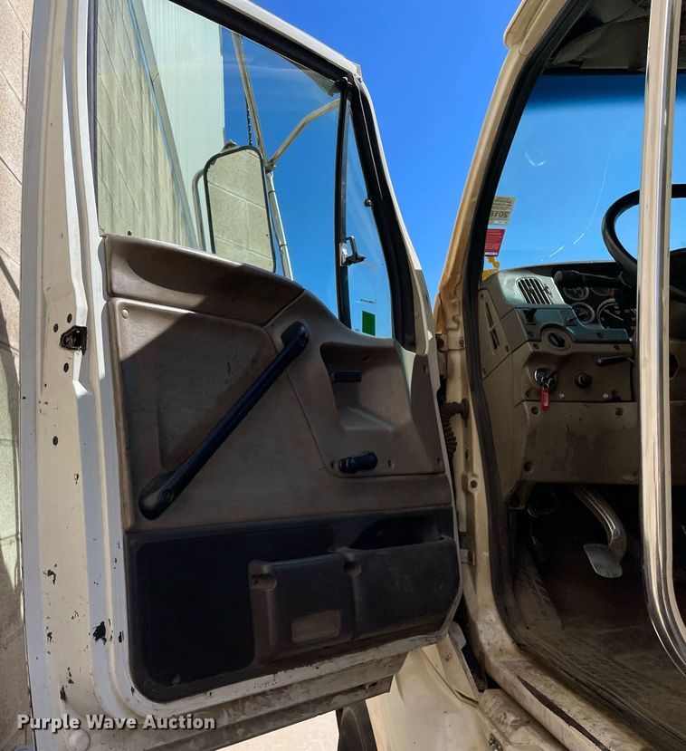 image for item LJ9553 2006 Sterling  semi truck