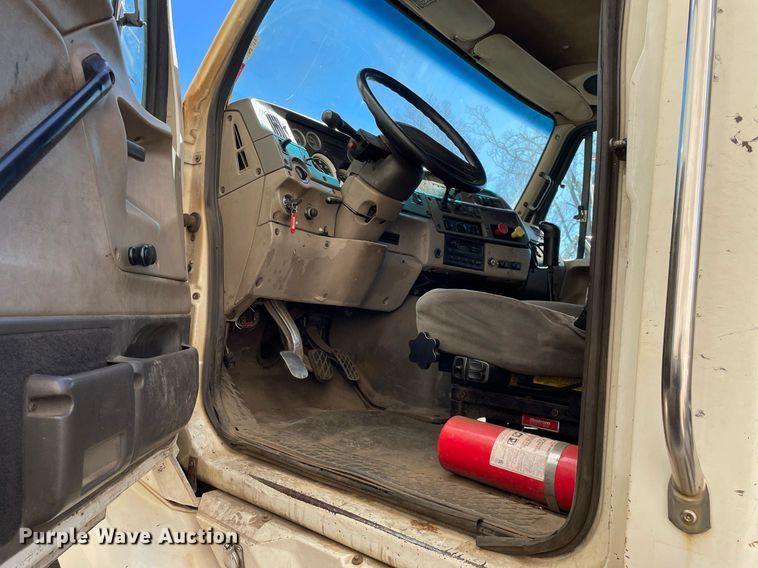 image for item LJ9553 2006 Sterling  semi truck