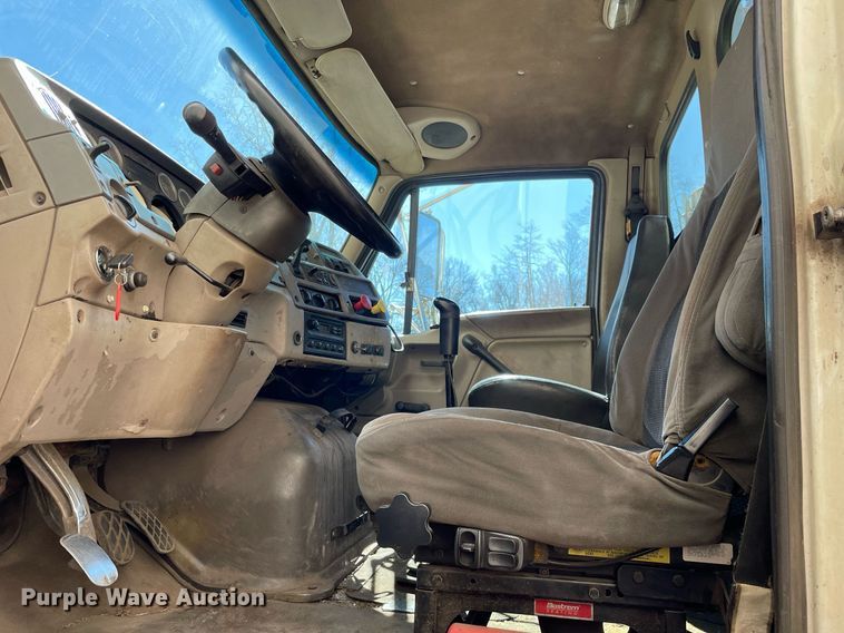 image for item LJ9553 2006 Sterling  semi truck