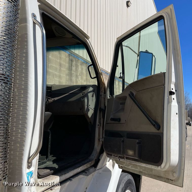 image for item LJ9553 2006 Sterling  semi truck