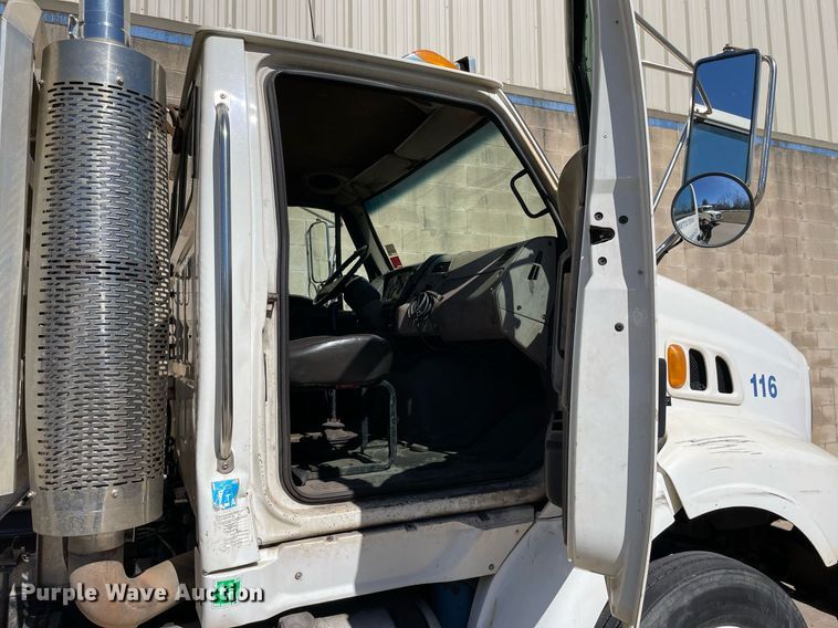 image for item LJ9553 2006 Sterling  semi truck