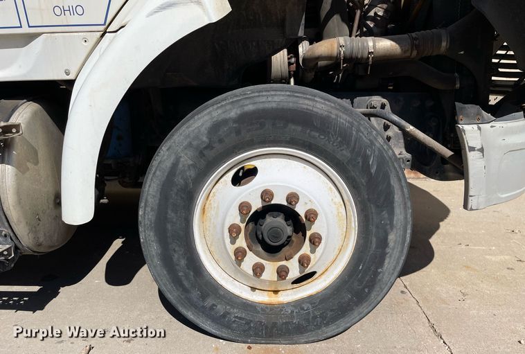 image for item LJ9553 2006 Sterling  semi truck