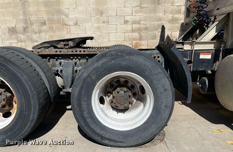 image for item LJ9553 2006 Sterling  semi truck