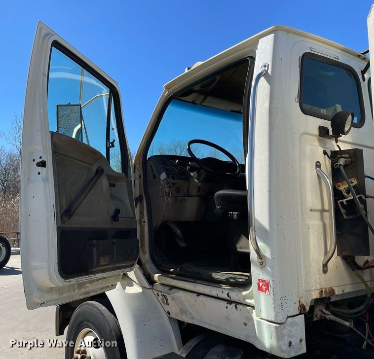 image for item LJ9554 2006 Sterling  semi truck