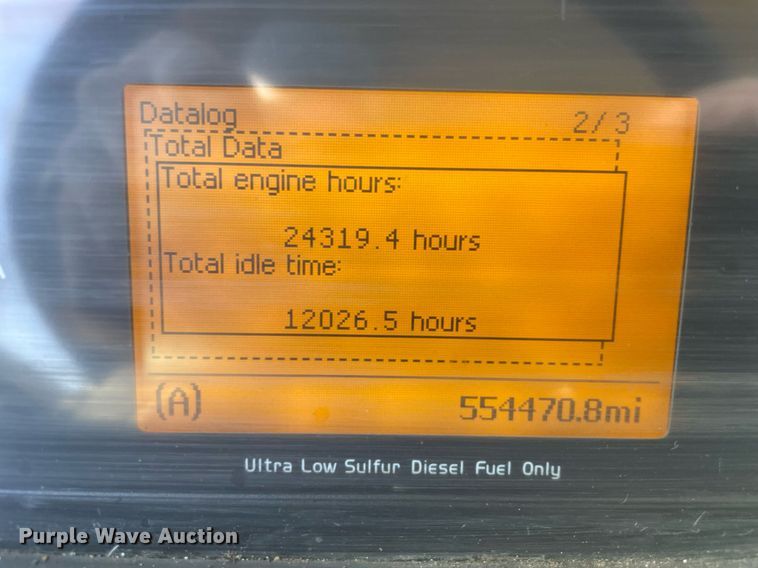 image for item LJ9555 2013 Volvo  semi truck