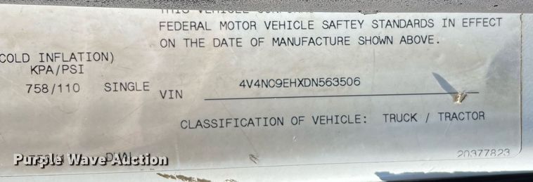 image for item LJ9555 2013 Volvo  semi truck