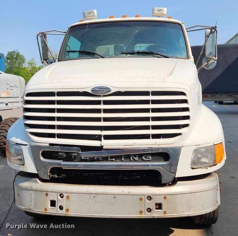 image for item LJ9556 2007 Sterling  semi truck