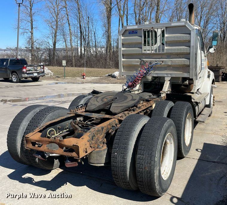 image for item LJ9556 2007 Sterling  semi truck