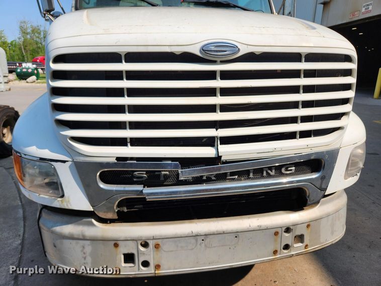image for item LJ9556 2007 Sterling  semi truck