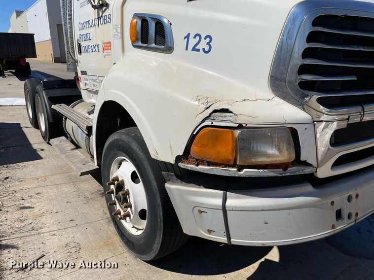 image for item LJ9556 2007 Sterling  semi truck