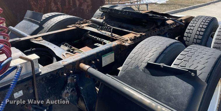 image for item LJ9556 2007 Sterling  semi truck