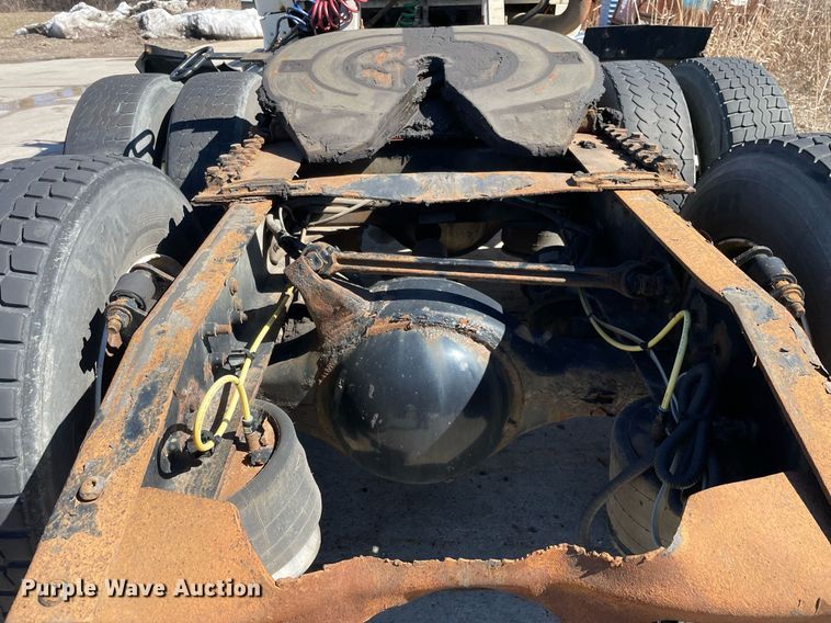 image for item LJ9556 2007 Sterling  semi truck