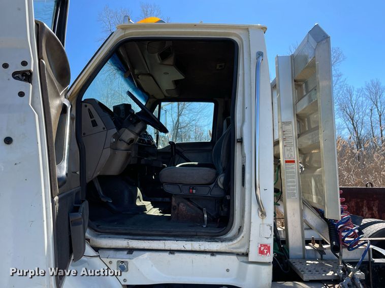 image for item LJ9556 2007 Sterling  semi truck