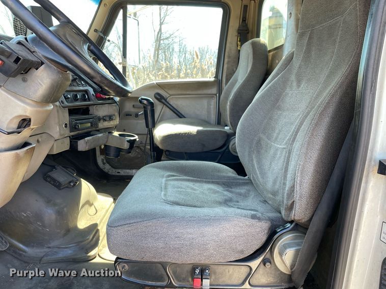 image for item LJ9556 2007 Sterling  semi truck