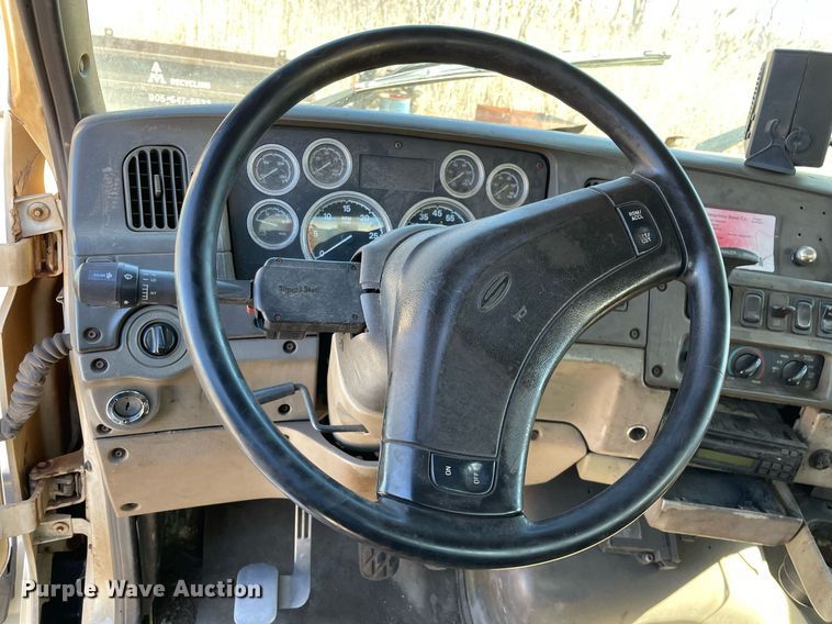 image for item LJ9556 2007 Sterling  semi truck