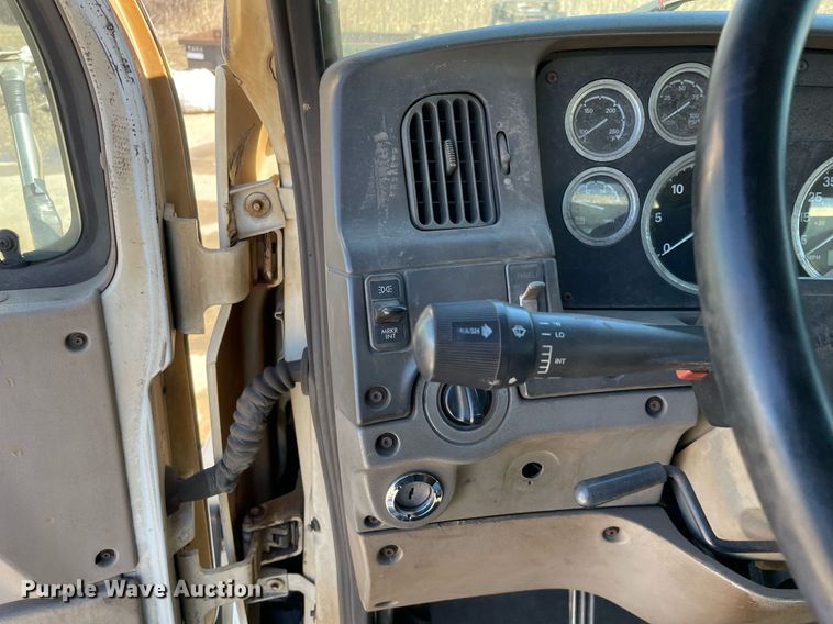 image for item LJ9556 2007 Sterling  semi truck