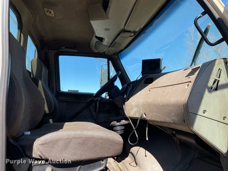 image for item LJ9556 2007 Sterling  semi truck