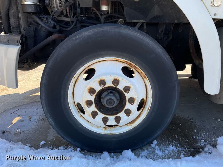 image for item LJ9556 2007 Sterling  semi truck