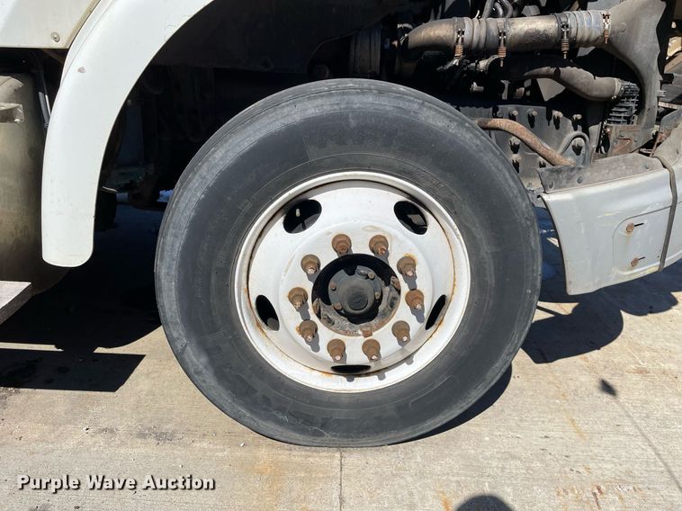 image for item LJ9556 2007 Sterling  semi truck