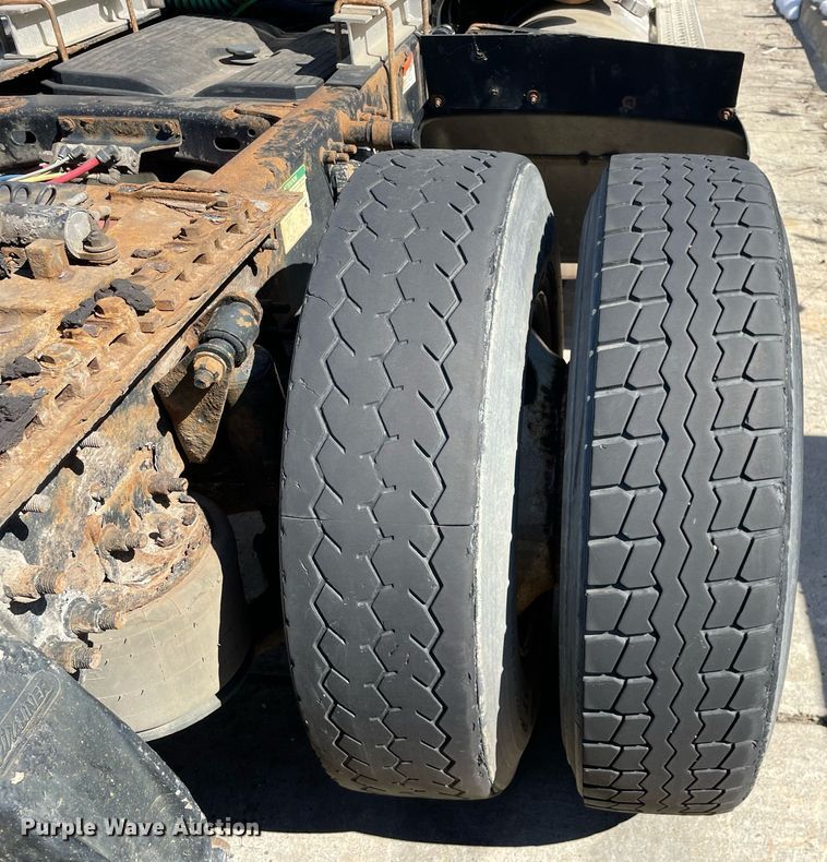 image for item LJ9556 2007 Sterling  semi truck